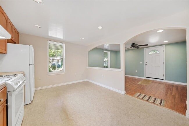 Building Photo - 315-315 14th St