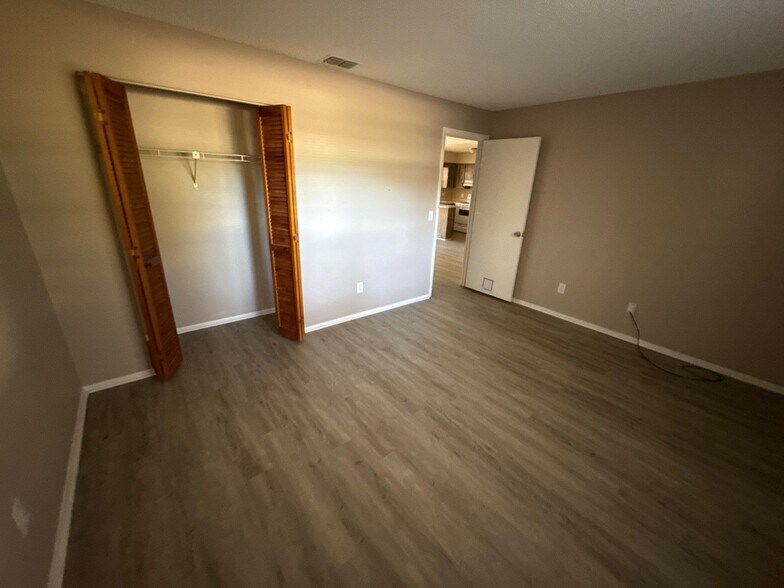 Building Photo - 2374 S Sandburg Pt