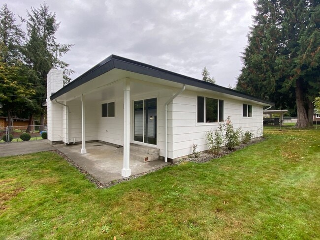 Building Photo - Woodland Creek Rambler on Corner lot with large yard