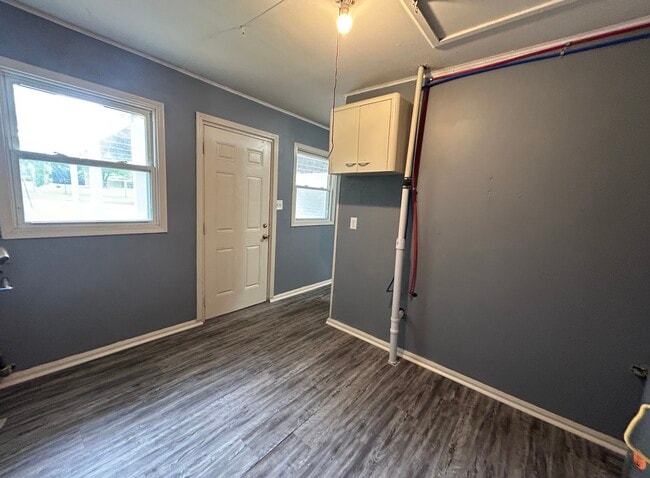 Building Photo - 231 Lindenwood Dr
