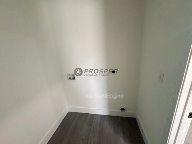 Building Photo - 4056 Parris Bridge Rd