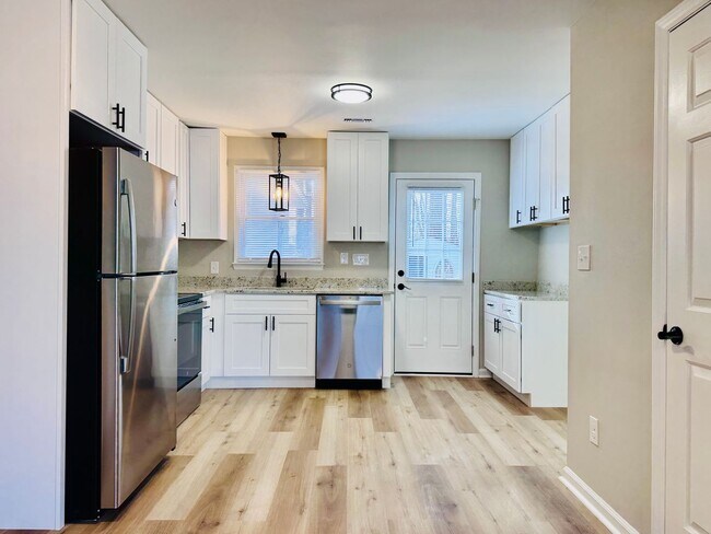 Building Photo - 40 Pine Dr