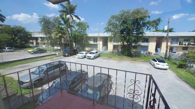 Building Photo - 1008 NW 45th Ave