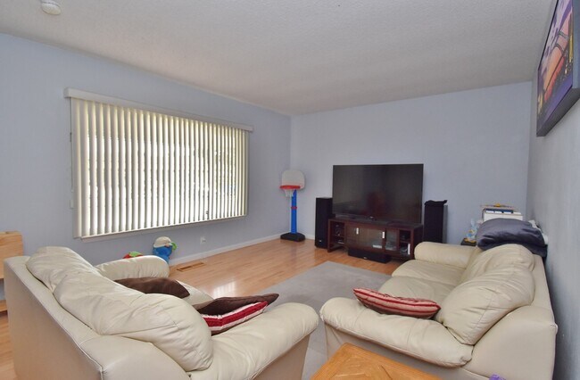 Building Photo - $3,990 /Beautiful 3BR/ 2BA Home in Fremont City