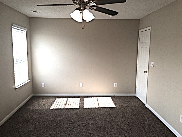 Building Photo - 208 Julian Pond Ln