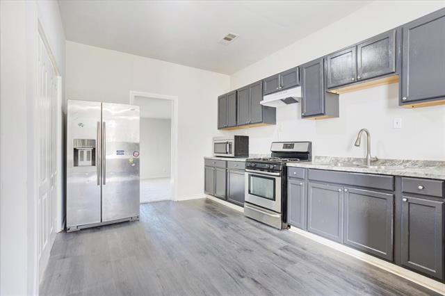 Building Photo - 407 Bonham St