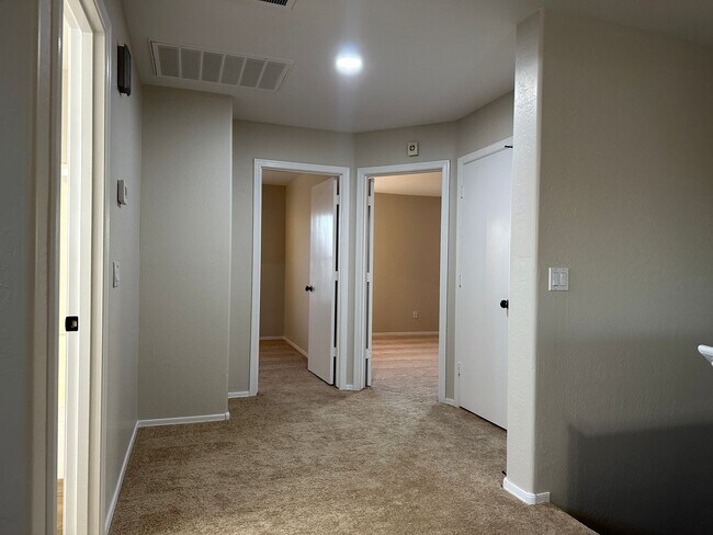 Building Photo - San Tan Valley, 4 bed, 2.5 bath, huge loft, 2300 sqft, 3 car garage