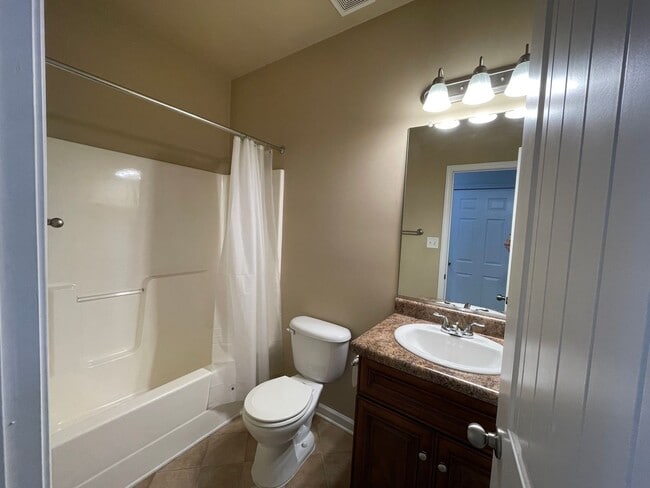 Building Photo - Low Maintenance, 2 Bedroom, 2 Bath Townhom...