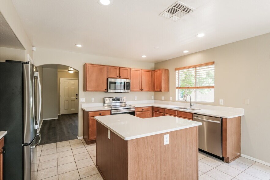 Building Photo - 12649 W Shaw Butte Dr