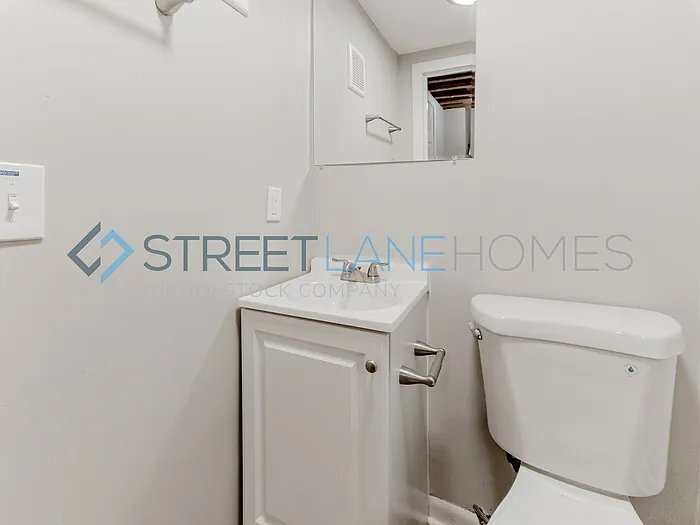 Building Photo - 9834 Lawnview Dr