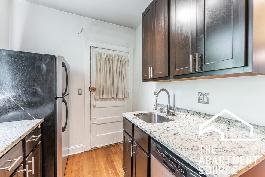 Building Photo - 4723 N Leavitt St