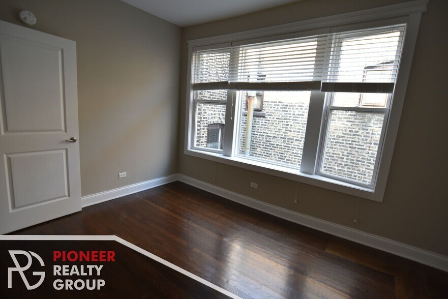 Building Photo - 706 W Buckingham Pl