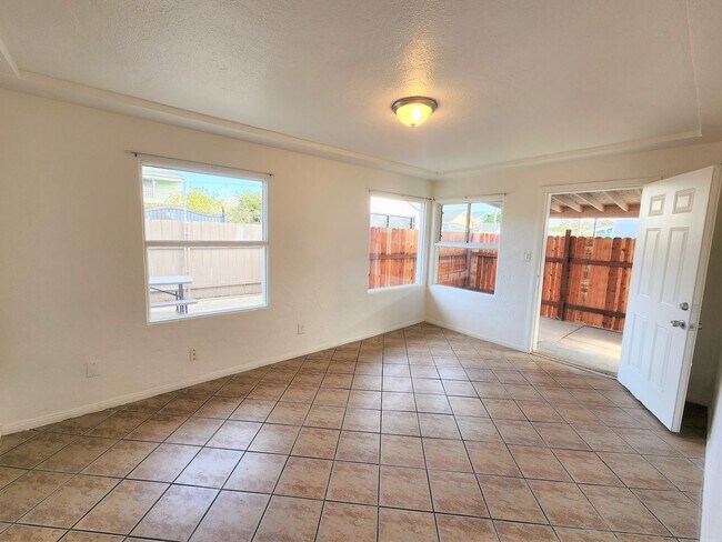 Building Photo - 1bd/1ba Apt with Private Patio, Near Navy ...