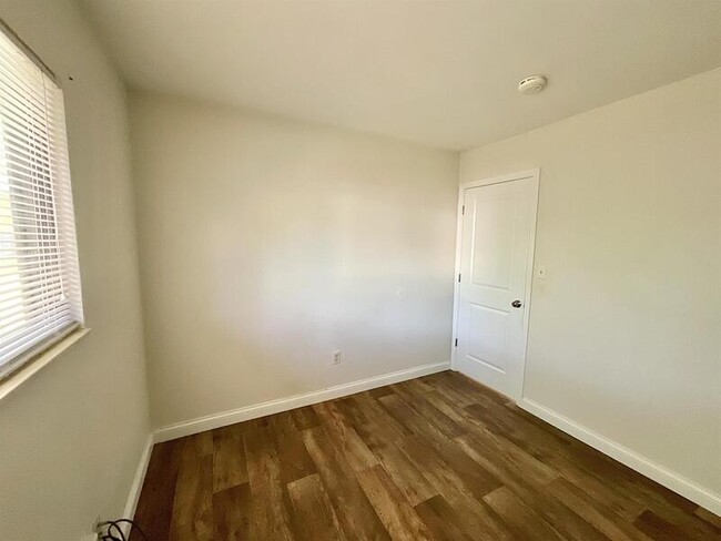 Building Photo - 122 Sugar Pine