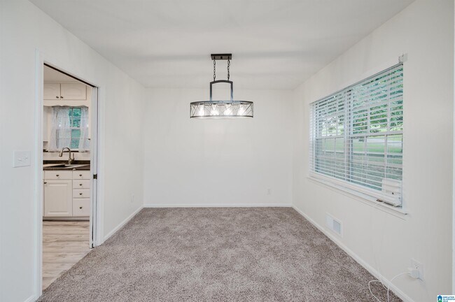 Building Photo - 1440 Hickory Ln