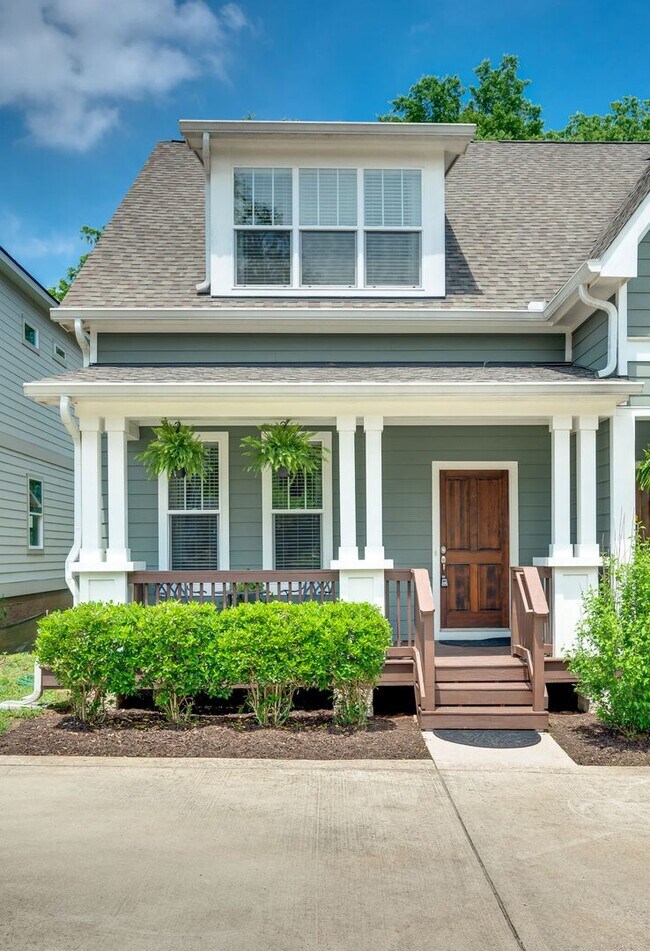 Building Photo - Beautiful 3BE/2.5BA by Invent Communities/...