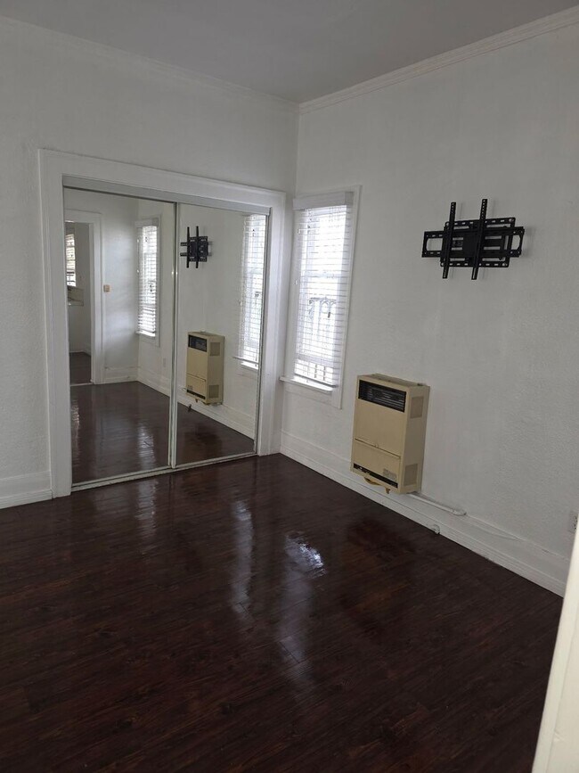 Building Photo - Fourth Street