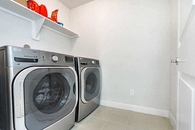 Building Photo - 1221 Bonner St