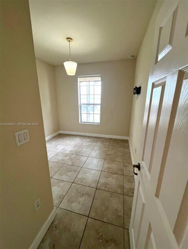 Building Photo - 9401 SW 172nd Ave