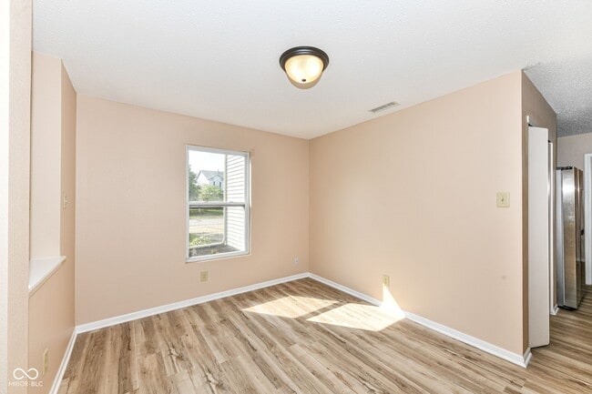Building Photo - 1155 Redwood Dr