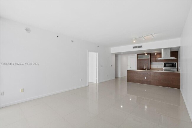 Building Photo - 495 Brickell Ave