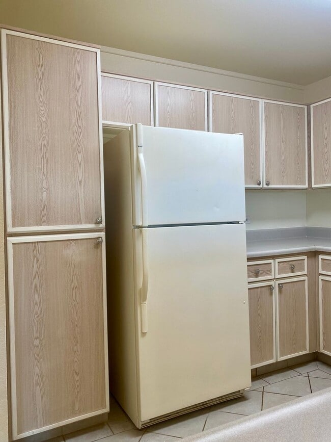 Building Photo - Available Now | 2 Bedroom, 1 Bathroom Apartment w/Scenic View from Enclosed Lanai | Kualana Knoll...