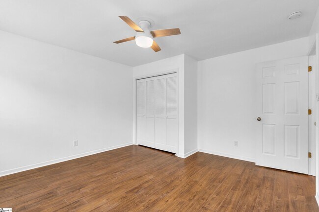 Building Photo - 125 River Way Dr