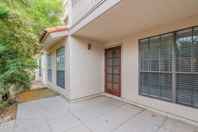 Building Photo - 7800 E Lincoln Dr