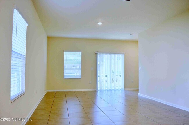Building Photo - 9543 Star Dr
