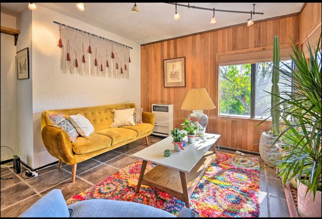 Building Photo - 750 Sky Line Trail