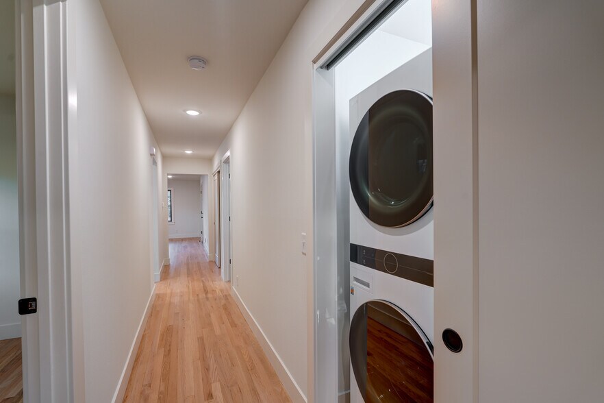 Building Photo - 405 Presidential Ln