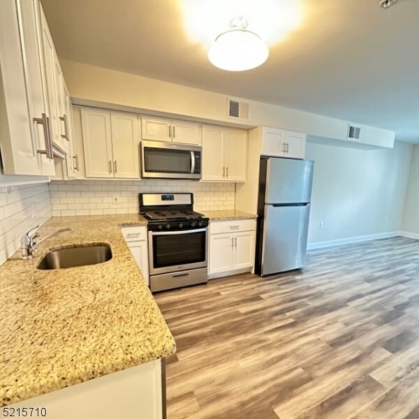 Building Photo - 290 3rd St