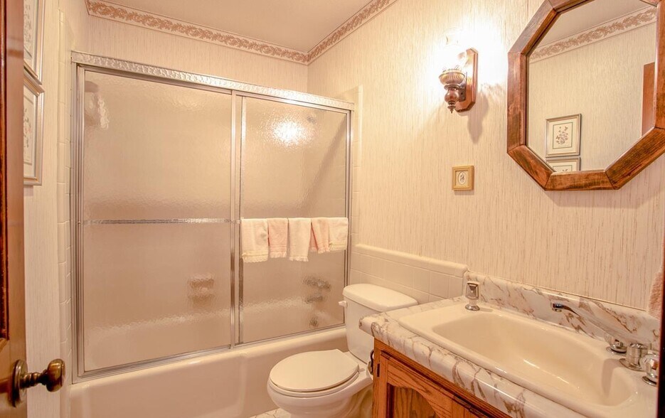 Building Photo - 404 Mount Vernon Rd