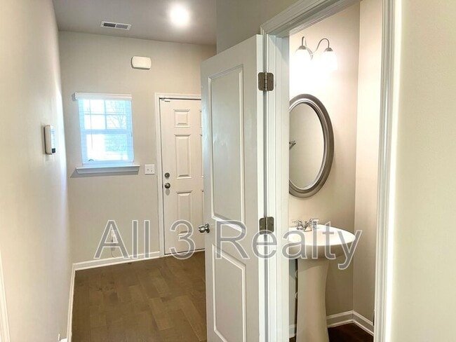 Building Photo - 3502 Lakeview Crk