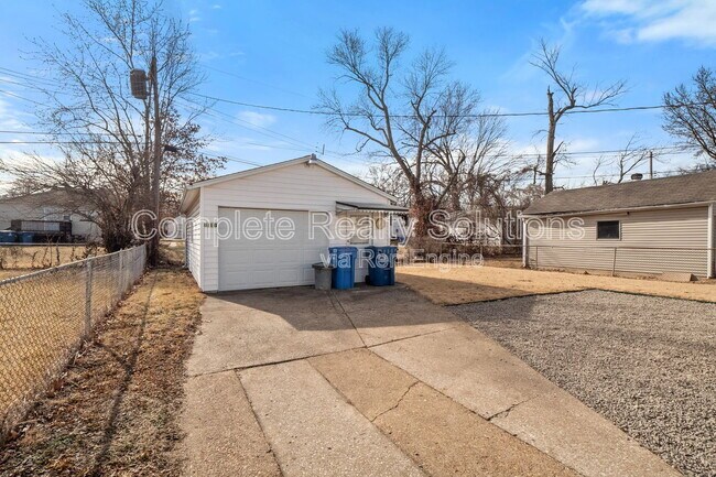 Building Photo - 8118 Blanchard Dr