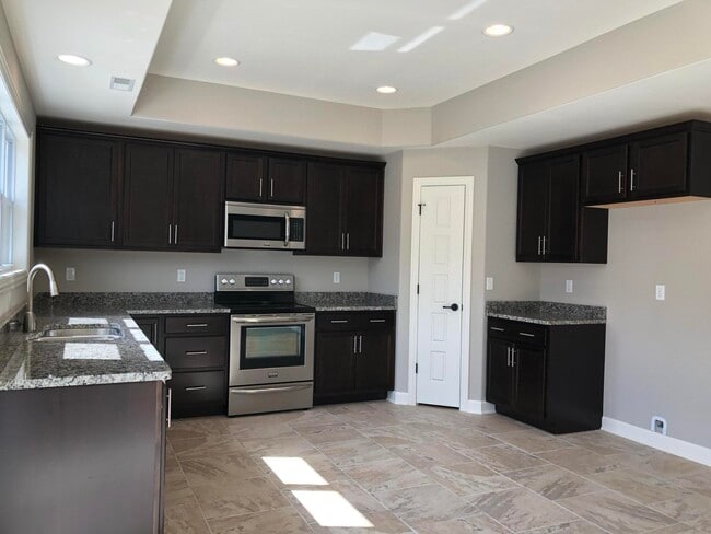 Building Photo - 7414 Pemberton Dr