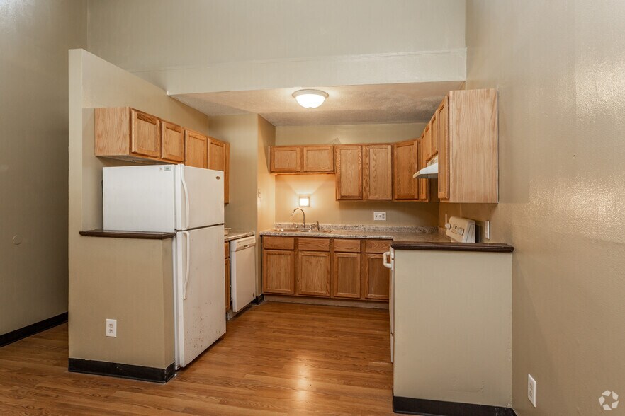 Townhome - Kitchen - Magnolia Manor Apartments and Townhomes