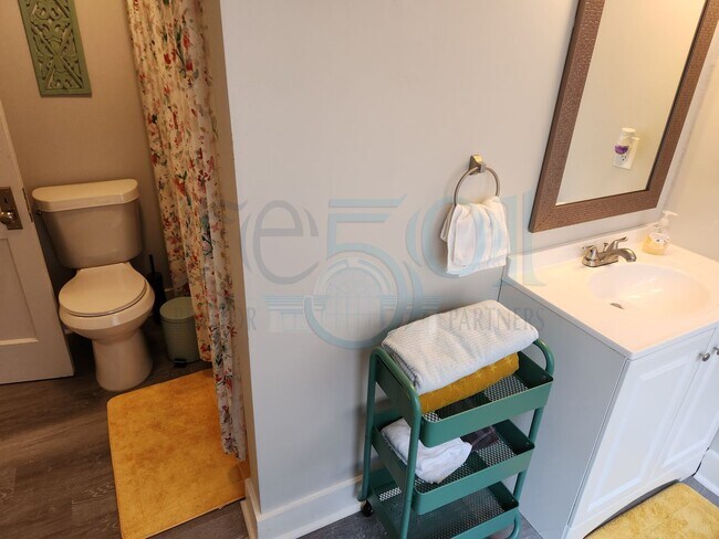 Building Photo - Wonderful Apartment in Hillcrest!