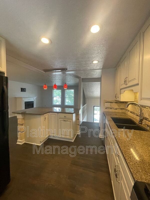 Building Photo - 10500 Worthington Hills Manor