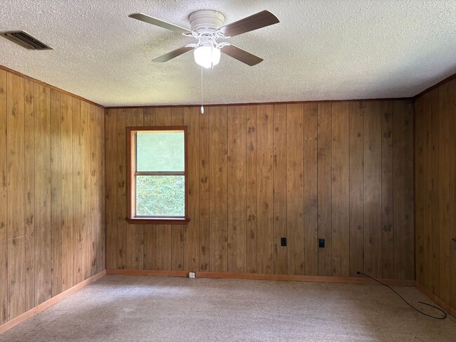 Building Photo - Spacious 3 bedroom/1.5 bath house in Mansfield, LA!