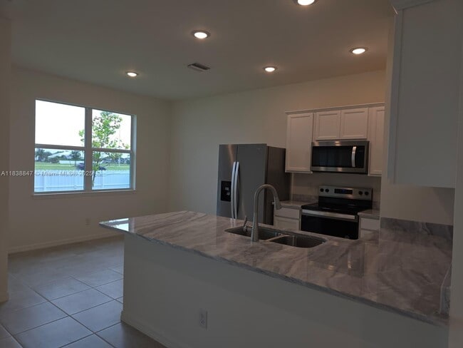 Building Photo - 408 NW 31st Pl