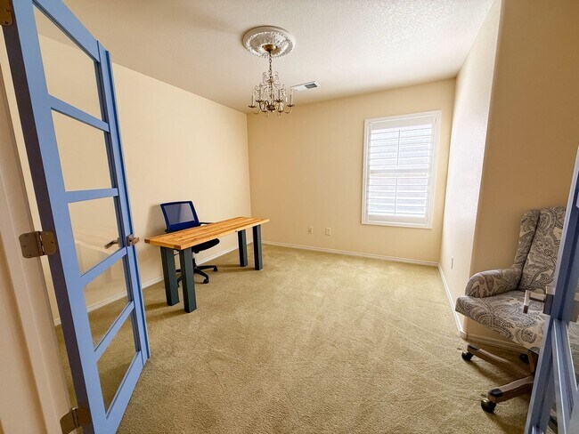 Building Photo - Spacious Home in Ventana Ranch