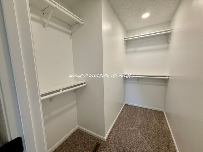 Building Photo - Amazing 3 Bedroom Home!