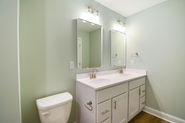 Building Photo - New END UNIT Townhome with Pond View and D...