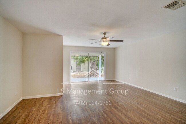 Building Photo - 609 Taft Blvd
