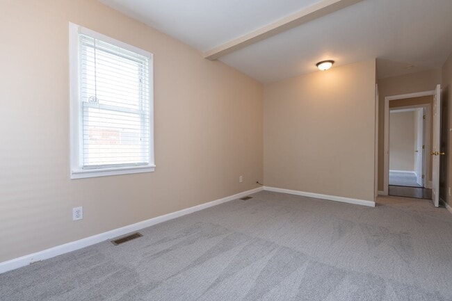 Building Photo - BEAUTIFUL 3 Bedroom Home in Little Creek!