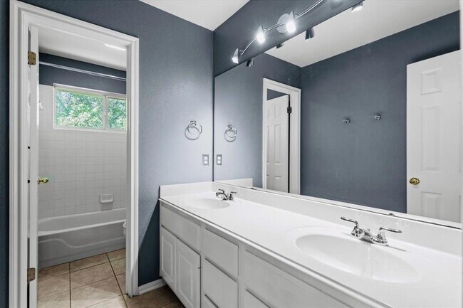 Building Photo - 3112 Burks Ln