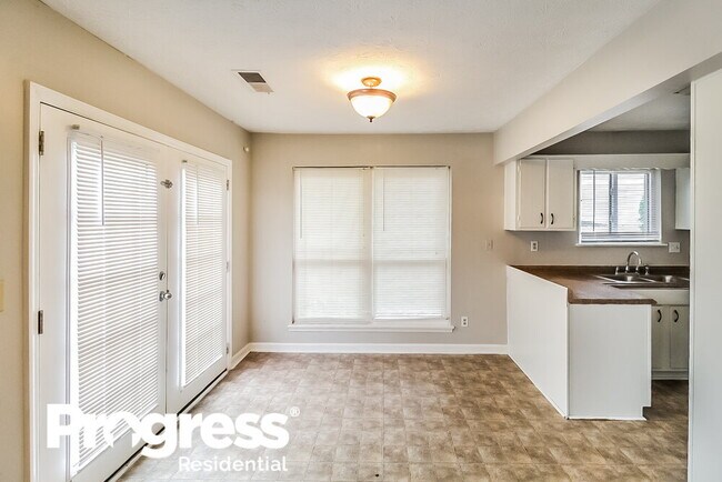 Building Photo - 2468 Mistletoe Ln SW