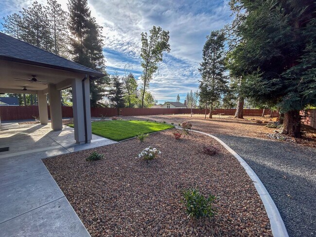 Building Photo - NEWLY BUILT HOME 4 Bed 2.5 Bathroom House in Paradise! Electricity and Solar Included!