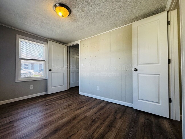 Building Photo - 48 Trinity Rd